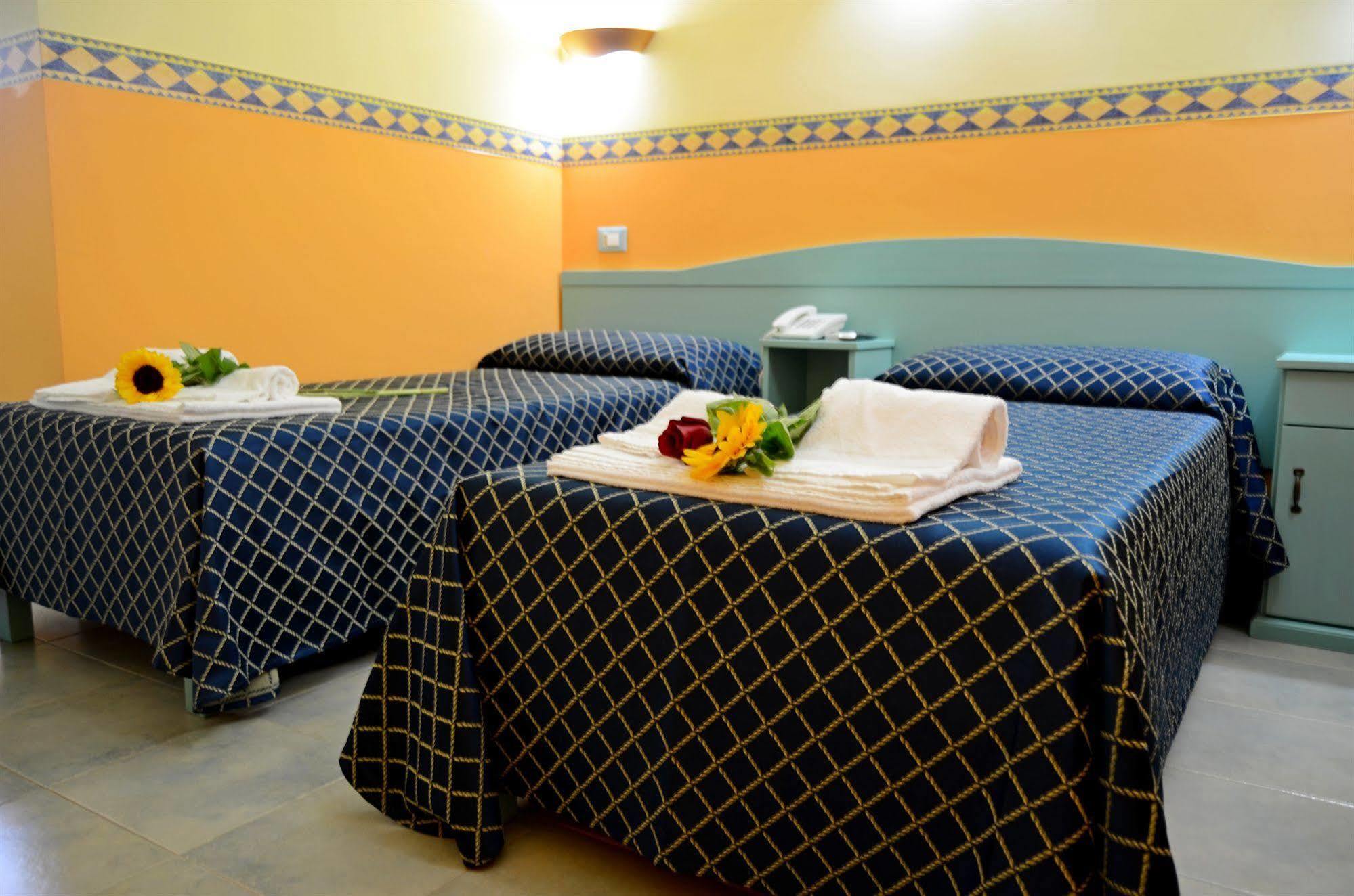 Hotel Costa Antiga Castelsardo Bagian luar foto